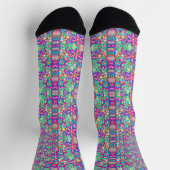 Farbenfrohe gemusterte Socken mit lebendigen geome (Oben)