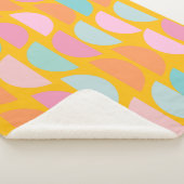 Farbenfrohe geometrische Formen in Gelb Sherpadecke (3/4)