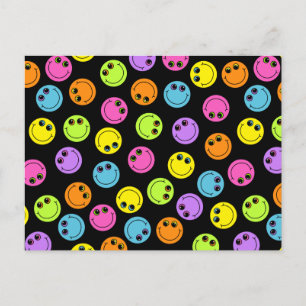 Farbenfrohe Gesichter auf schwarz Postkarte