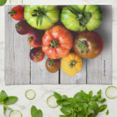 Farbenfrohe gestreifte Tomaten auf Wettertisch Geschirrtuch (Gefaltet)