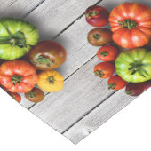 Farbenfrohe gestreifte Tomaten auf Wettertisch Großer Tischläufer (Ecke)