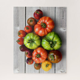 Farbenfrohe gestreifte Tomaten auf Wettertisch Puzzle
