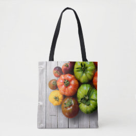 Farbenfrohe gestreifte Tomaten auf Wettertisch Tasche