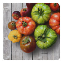 Farbenfrohe gestreifte Tomaten auf Wettertisch Töpfeuntersetzer
