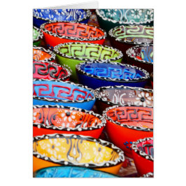 Farbenfrohe gestrichene Keramik Pots Leere Grußkar