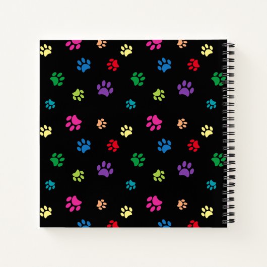 Farbenfrohe gestrichene Paw-Prints auf schwarz Notizblock (Rückseite)