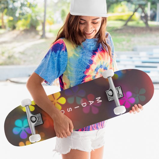 Farbenfrohe Girl Floral Personalisierter Name Skateboard