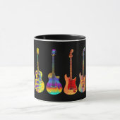 Farbenfrohe Gitarren auf schwarz Tasse (Zentrum)