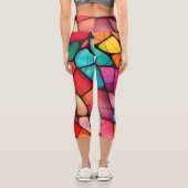 Farbenfrohe Glasmuster im Hintergrund Capri Leggings (Rückseite)