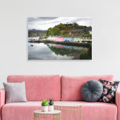 Farbenfrohe Häuser in Portree, Skye Leinwanddruck (Insitu (Wohnzimmer))