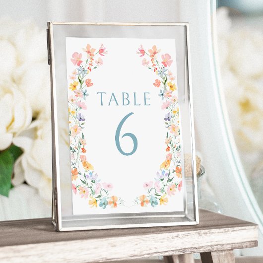 Farbenfrohe, helle Wildblumen Frühjahrssonne Einladung