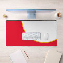 Farbenfrohe, hellrote gelbe Krümmer auf Weiß Schreibtischunterlage