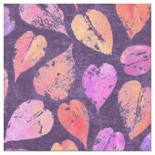 Farbenfrohe Herbstblätter auf violettem Muster Stoff (Nahaufnahme)