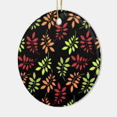 Farbenfrohe Herbstblätter in warmen Tönen Keramik  Ornament (Links)
