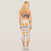 Farbenfrohe Herbstkuppeln Muster Capri Leggings (Rückseite)