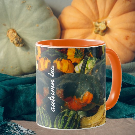 Farbenfrohe Herbstkurz und Kürbis Tasse