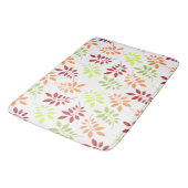 Farbenfrohe Herbstunterschiede in warmen Tönen Badematte (Schrägansicht)