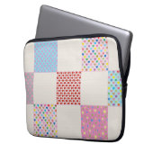 Farbenfrohe Herz-Quilt-Muster Laptopschutzhülle (Vorderseite Links)