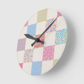 Farbenfrohe Herz-Quilt-Muster Runde Wanduhr (Winkel)