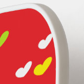 Farbenfrohe Herzen auf rot Pickleball Schläger (Linke Seite)