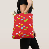 Farbenfrohe Herzen auf rot Tasche (Von Nahem)