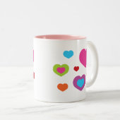 Farbenfrohe Herzen Zweifarbige Tasse (VorderseiteRechts)