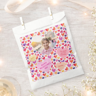 Farbenfrohe Herzklassensaal Valentinstag Foto Geschenktütchen