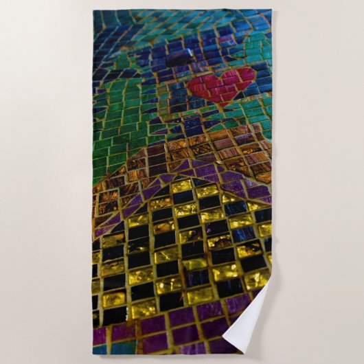 Farbenfrohe Herzmosaik Strandtuch (Vorderseite)