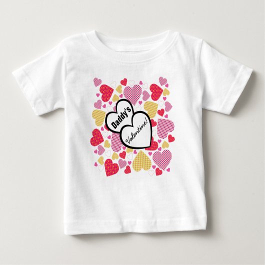Farbenfrohe Herzmuster, Daddy's Valentine Baby T-shirt (Vorderseite)