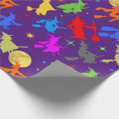 Farbenfrohe Hexen im Flug. Halloween Pattern Geschenkpapier (Ecke)