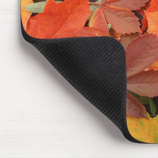 Farbenfrohe Hintergründe der stürmischen Blätter Mousepad (Ecke)