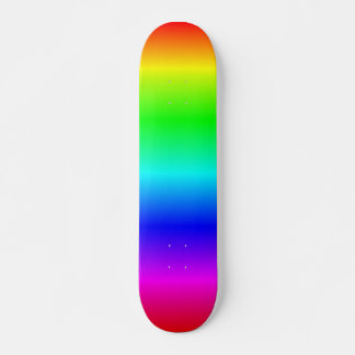 Farbenfrohe Holzzaunplanken Regenbogenskateboard Skateboard