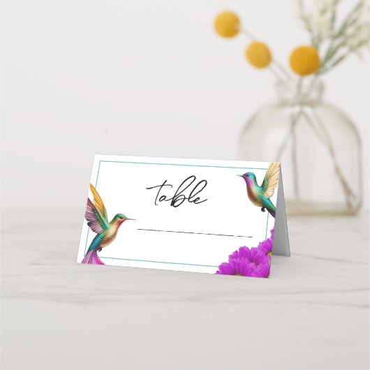 Farbenfrohe Hummingbirds Lila Daisies Wedding Platzkarte (Vorderseite)
