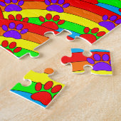 Farbenfrohe Hundepapierdrucke auf dem Hintergrund Puzzle (Seite)