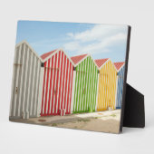 Farbenfrohe Hütten am Strand Fotoplatte (Seite)