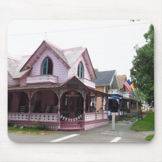 Farbenfrohe Hütten mit Fahnen - Martha's Vineyard Mousepad (Vorne)