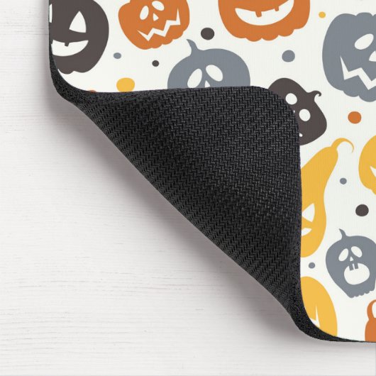Farbenfrohe Jack-O'-Lantern-Gesichtsmuster Mousepad (Ecke)