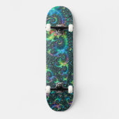 Farbenfrohe Jewel Tone Fraktal Abstrakte Kunst Skateboard (Vorderseite)