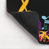 Farbenfrohe Jumbled-Musiknoten auf Schwarz Mousepad (Ecke)
