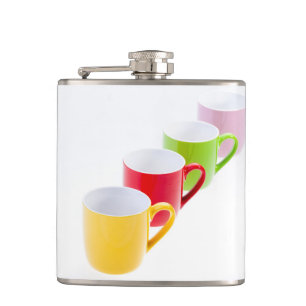 Farbenfrohe Kaffeetassen Flachmann