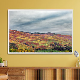 farbenfrohe, karge Hügel und Berglandschaft Poster