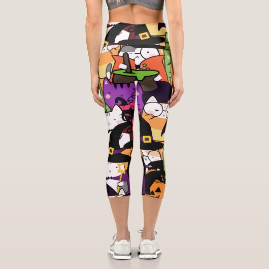 Farbenfrohe Katze in halloween Kostümmuster Capri Leggings (Rückseite)