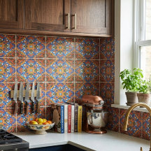 Farbenfrohe Keramikfliese im Mosaikstil