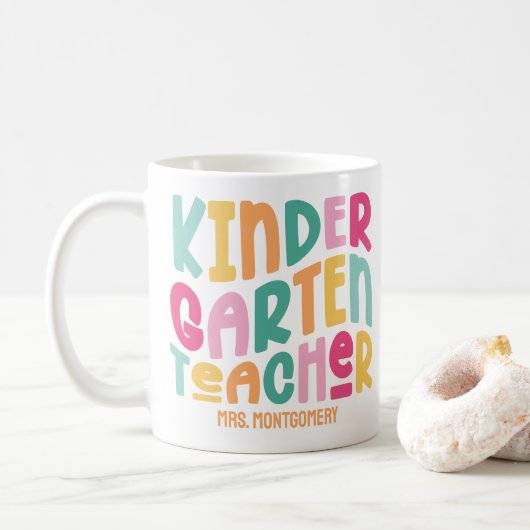 Farbenfrohe Kindergartenlehrerin Kaffeetasse (Mit Donut)