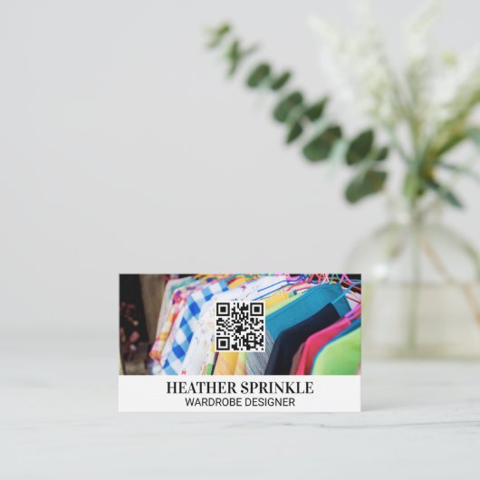 Farbenfrohe Kleidung | QR-Code Visitenkarte (Stehend Vorderseite)