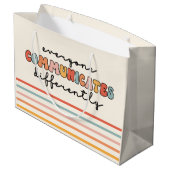 Farbenfrohe Kommunikation Große Geschenktüte (Rückseite Schrägansicht)