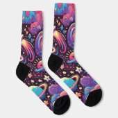 Farbenfrohe kosmische Szene mit Cartoon Planets Socken (Rechts)