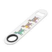 Farbenfrohe Künstlerische Ziegen, Stehend auf Ding Speed Flaschenöffner (Vorderseite Schrägansicht)