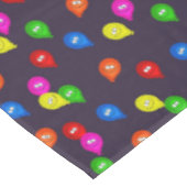 Farbenfrohe Lächeln Balloons schwarz Tischdecke (Schrägansicht)
