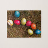 Farbenfrohe lackierte Eier im Garten, Ostereier Puzzle (Horizontal)